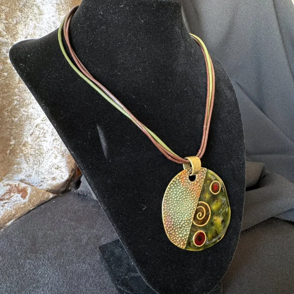 Medallion Gold Tone Olive Burgundy Pendant Enamel Leather Cord + Stud Earrings - Picture 8 of 12